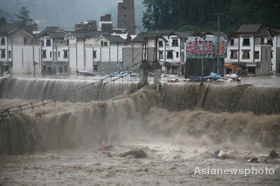 Relief efforts in mudslide-hit Wenchuan