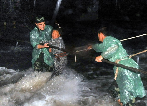 126 tourists rescued after landslide in Henan