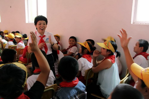 Former champions cheer up 'floating students'