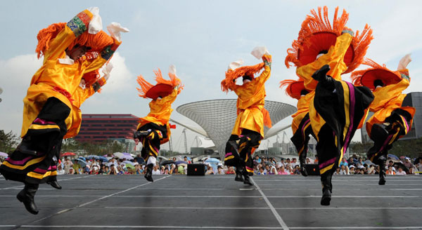 'Tashi Delei' at Shanghai Expo 