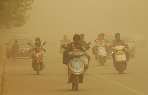 Heavy sandstorm hits China's Xinjiang