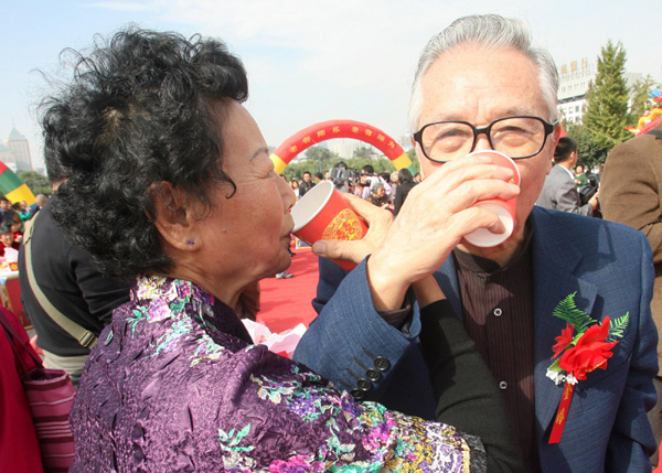 Golden couples celebrate festival