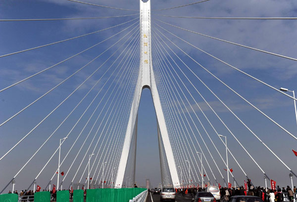 Songpu Bridge opens to traffic