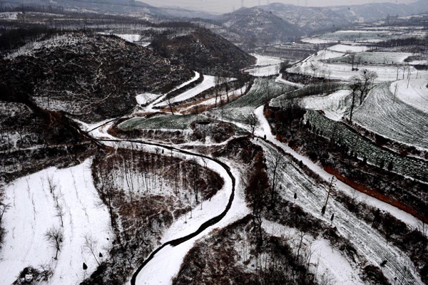 Snow blankets parts of China