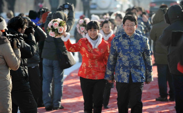 Warm hearts amid the ice at sub-zero wedding