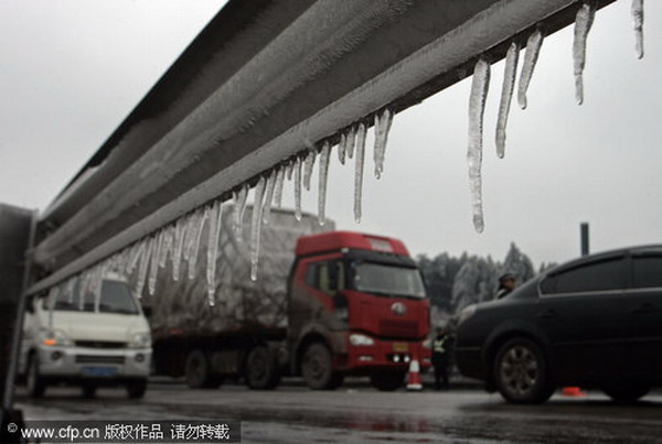 Freezing rain turns to ice in SW China