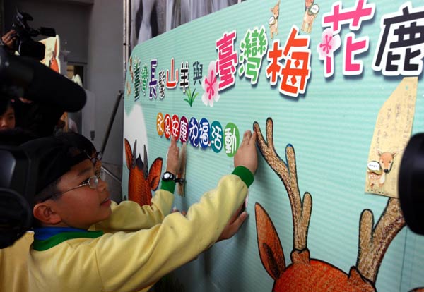 Taiwan children to zoo animals: Bon voyage!