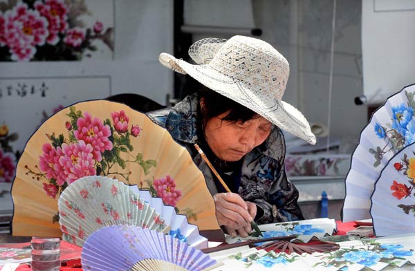 Peony flowers bloom Luoyang's economy