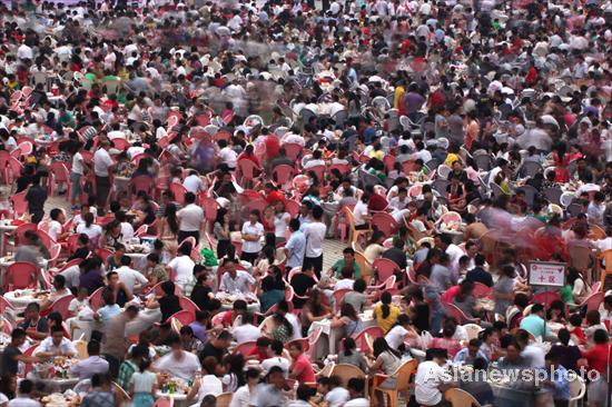 Lobster feast feeds 20,000 diners