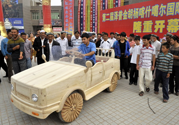 Wooden car worth 150,000 yuan