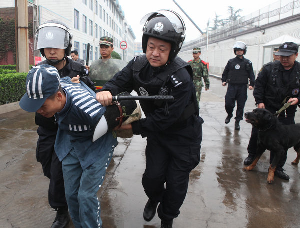 Prison break drill held in Central China