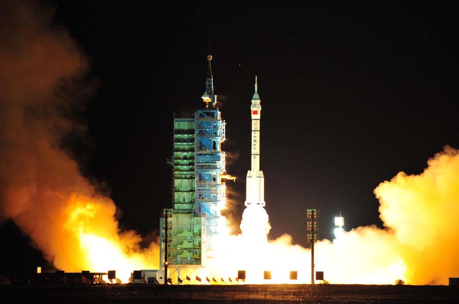 Unmanned spacecraft Shenzhou VIII blasts off