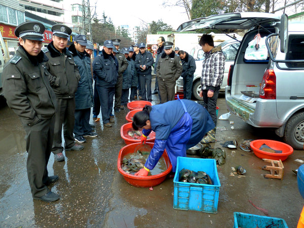 <EM>Chengguan</EM>'s silent watching drives vendors away