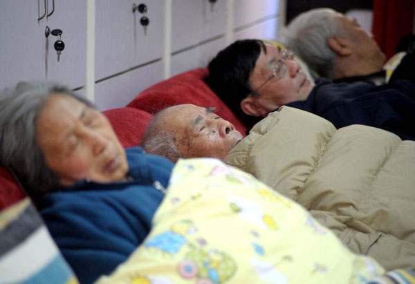 Seniors find company at daycare centers in Shanghai