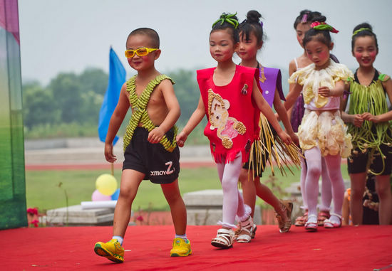 Campus harvest festival in Zhejiang