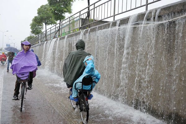 Heavy rains soak E China city