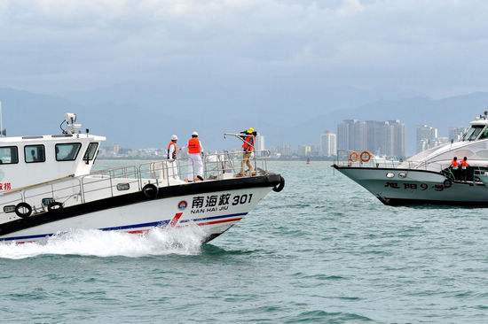 Maritime rescue exercise held in Sanya