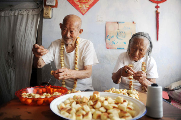 Couple marks 83rd Chinese Valentine together