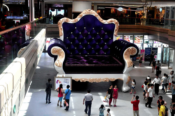 World's biggest sofa in Shanghai