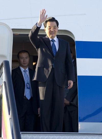 President Hu arrives for APEC forum in Vladivostok