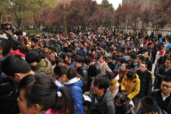 China holds 2013 civil service exams