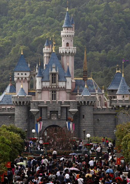 Hong Kong Disneyland reports first profit