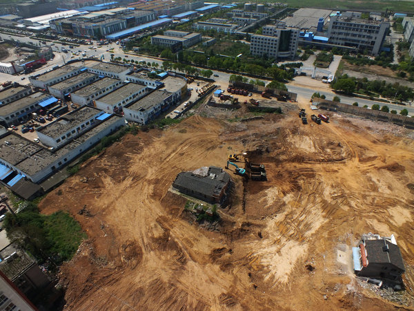 'Nail house' remains on C China construction site