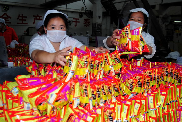 Instant noodles, instant help for quake victims