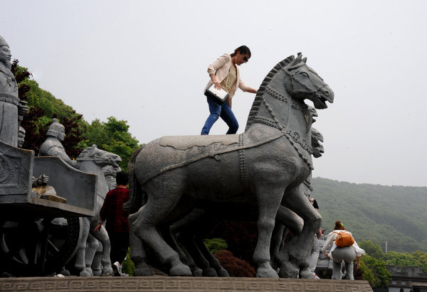 Uncivilized behavior by Chinese tourists