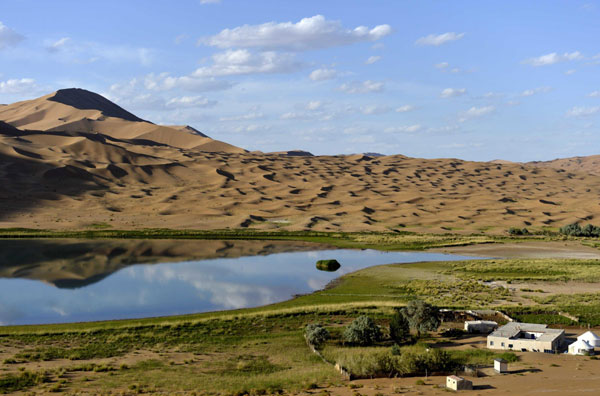 Stunning views in Badain Jaran Desert