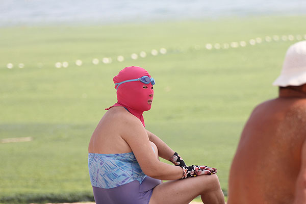 'Face-kini' is China's latest beach trend