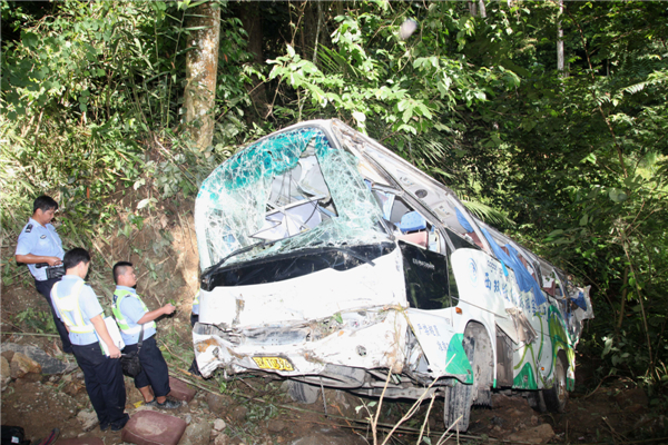 Rescue efforts after fatal bus crash in SW China