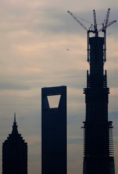 World's 2nd tallest building tops out in China