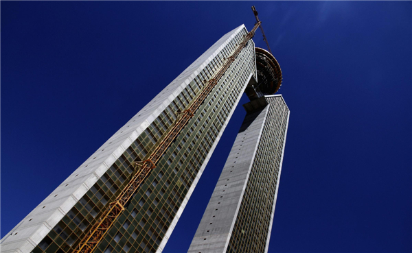 Spanish skyscraper forgets elevator