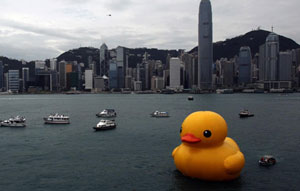 Giant rubber duck set to float in Beijing