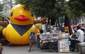 Giant rubber duck set to float in Beijing