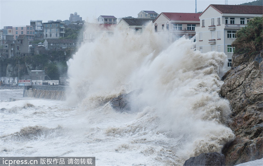 Typhoon Fitow pounds Zhejiang province