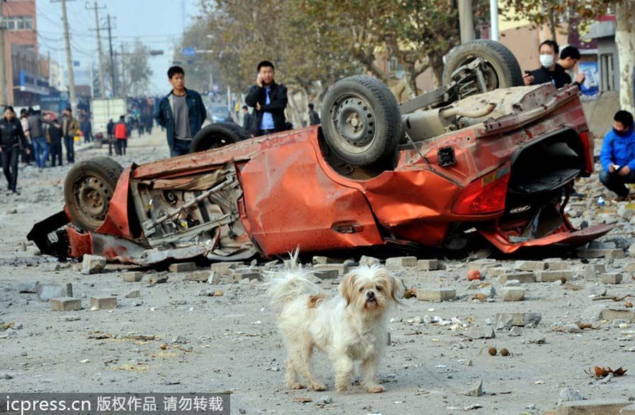 In photos: Oil pipeline blast in E China