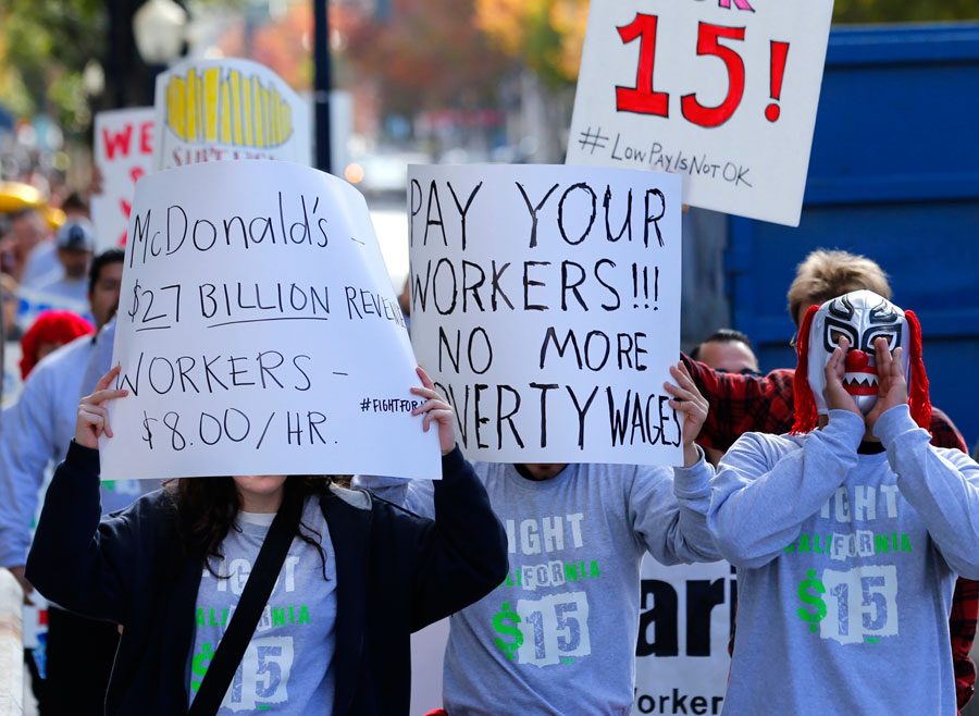 US fast-food workers demand higher wages