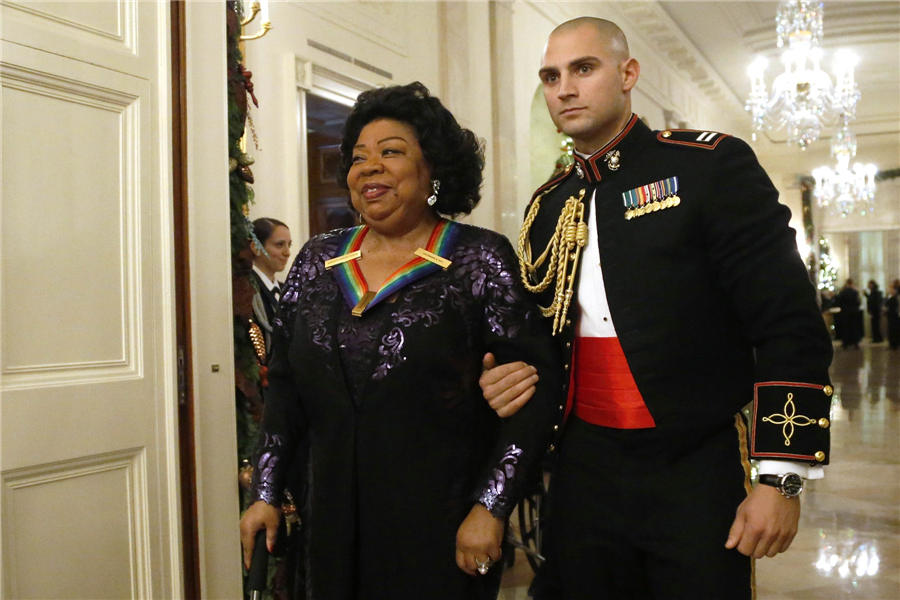 Michelle dazzles at star-studded Kennedy Center Honors