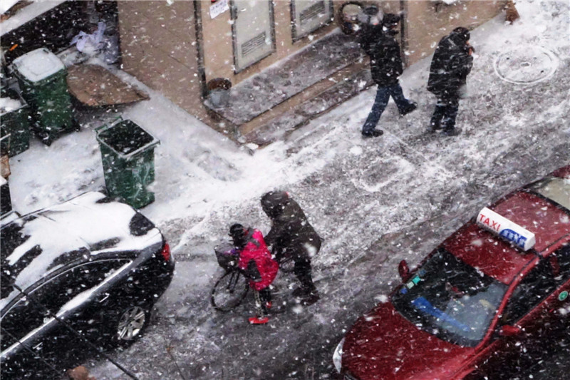 Cold front sweeps through North China