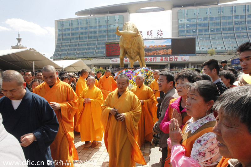 Monks mourn the dead in Kunming terror attack