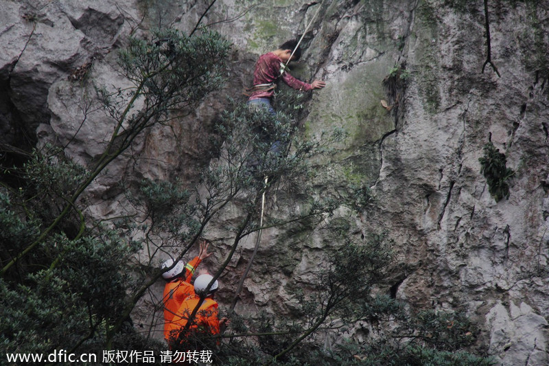 Man saved after three days stuck on mountain