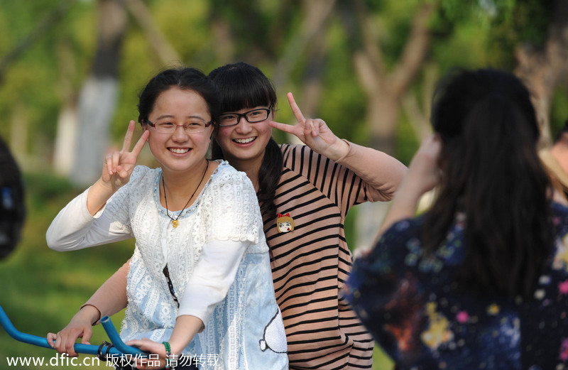 Countdown to the <EM>Gaokao</EM>: Hard work and leisure