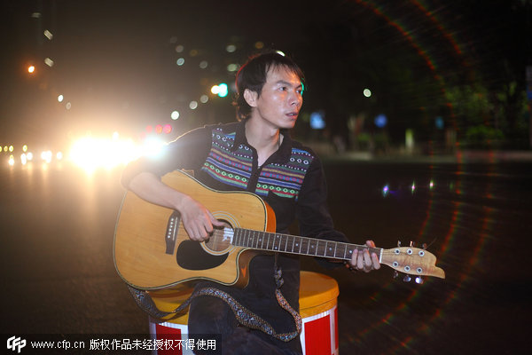 Street performers tell life stories through melody