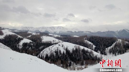 First snowfall blankets Kanas scenic area