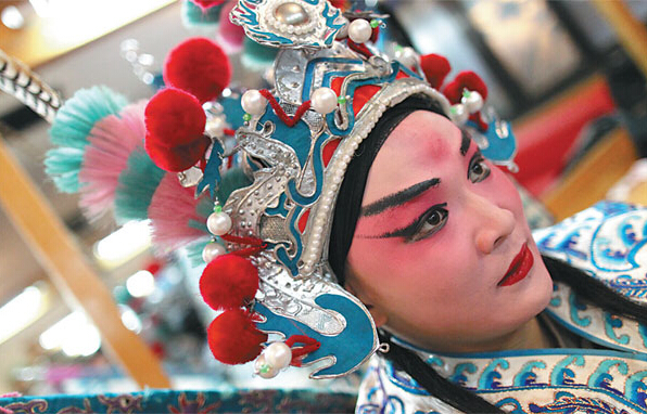 Sichuan Opera a draw as Chengdu 'goes global'