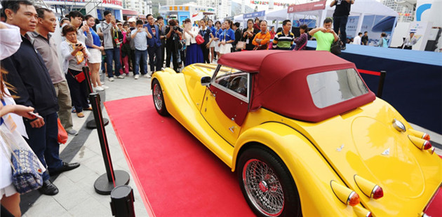 Classic cars at Sanya tourism trade expo