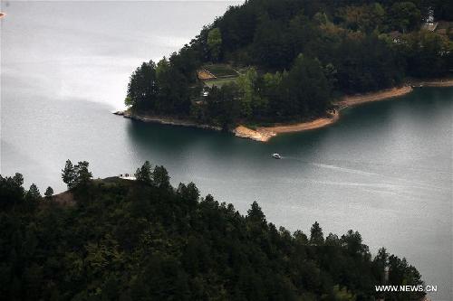 Tourists come to Xiaonanhai scenic spot in SW China's Chongqing