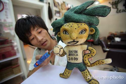 Zakumi made of hair appears in Beijing barber shop